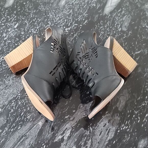 RESTRICTED OPEN-TOE LACE UP BLOCK HEEL ANKLE BOOTIES - Picture 9 of 13